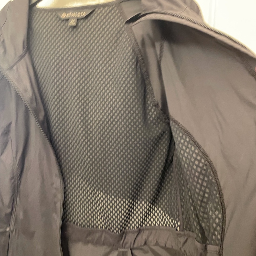 Wind breaker
